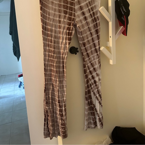 Set - Picture 2 of 3